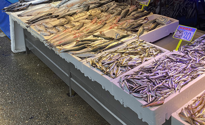 Trabzon'da balıkçılar denizin soğumasını bekliyor