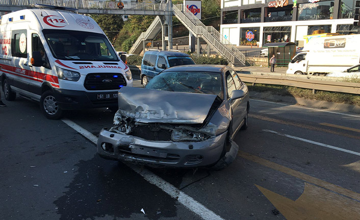 Trabzon’da aracın kontrolünü kaybetti bariyerlere çarptı! Yaralılar var