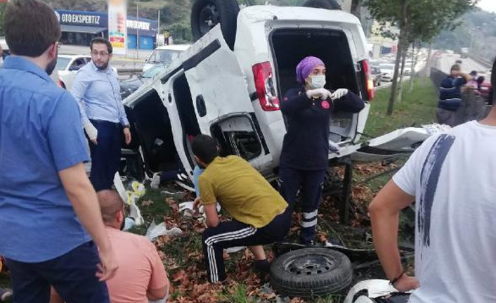 Samsun’da otomobil ile hafif ticari araç çarpıştı: 3 yaralı