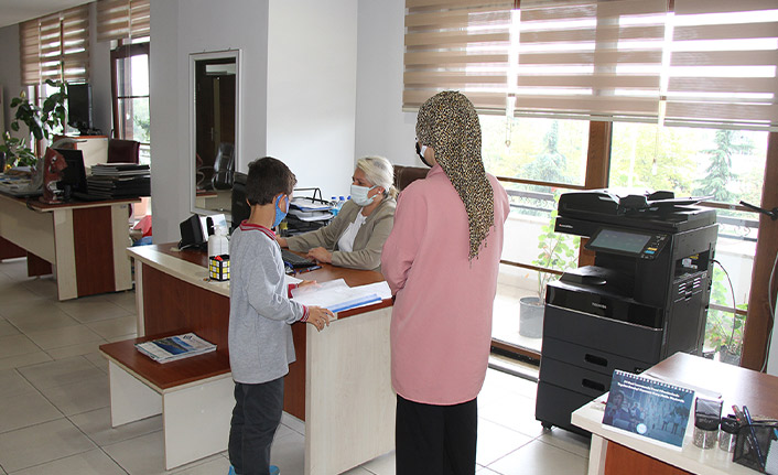 Akçaabat'ta öğrencilere kırtasiye yardımı