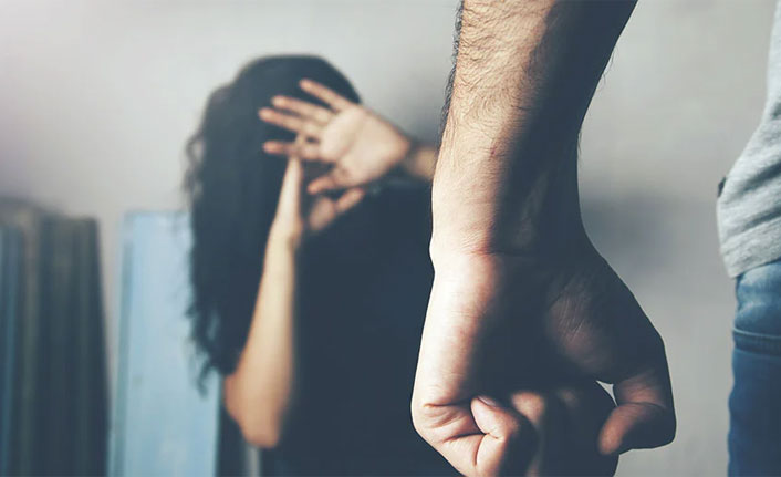 Eşinin yüzünü falçatayla kesen kocaya iyi hal indirimi