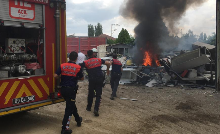 Hurda deposunda yangın paniği!