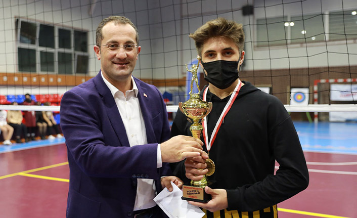 Akçaabat'taki voleybol turnuvası sona erdi
