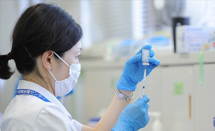 Japonya'da 65 yaş üstü, üçüncü doz aşılarını 2022 başında olacak