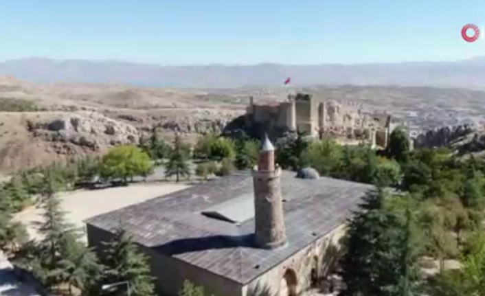 Bu minare Pisa kulesinden daha eğri