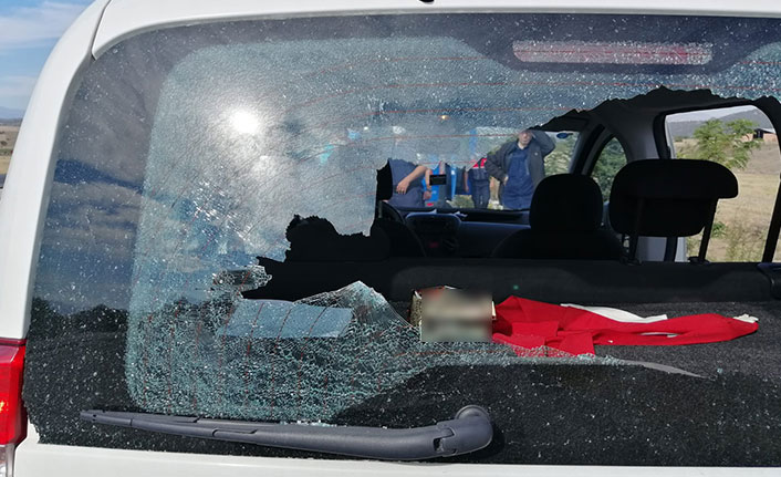 Alkollü şahıs husumetlisiyle karıştırdığı adamı başından vurdu