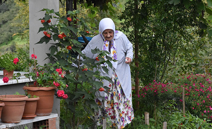 Trabzonlu Zehra nine 94 yaşında yeniden hayata tutundu
