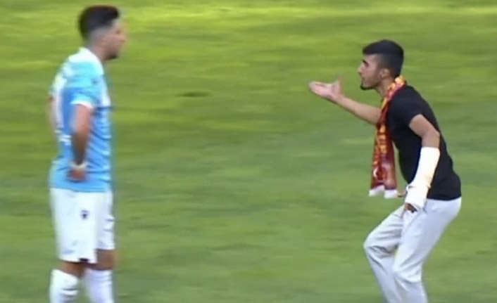 Kayserispor – Trabzonspor maçında taraftar sahaya girdi