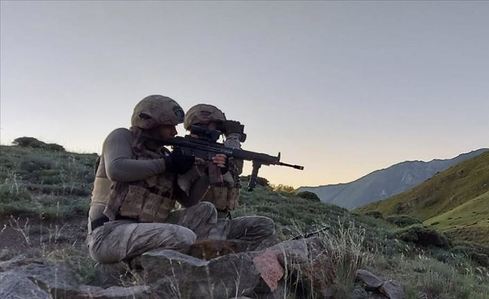 "Suriye harekat bölgelerinde 1 ayda 148 terörist etkisiz hale getirildi"