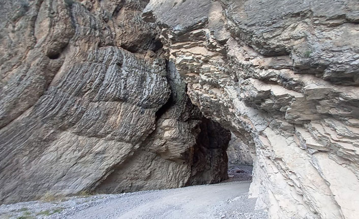 Artvin'de ilginç yol! 'Dünya büzüğü'