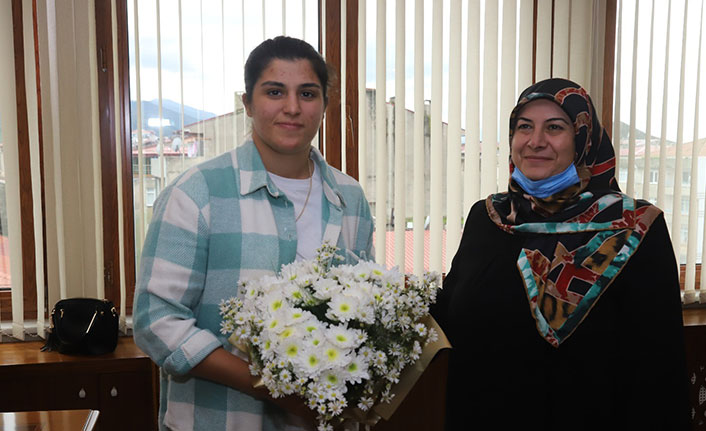 Busenaz Sürmeneli iddialı konuştu: Sizi ağlatmaya devam edeceğim!