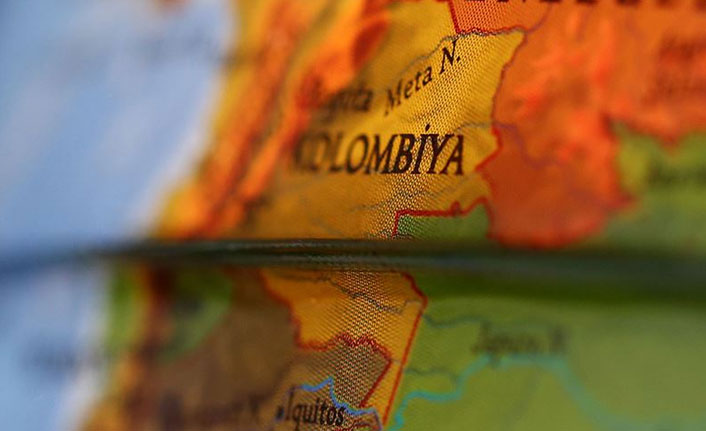 Futbol sahasında çatışma! Sporcular çapraz ateş arasında kaldı