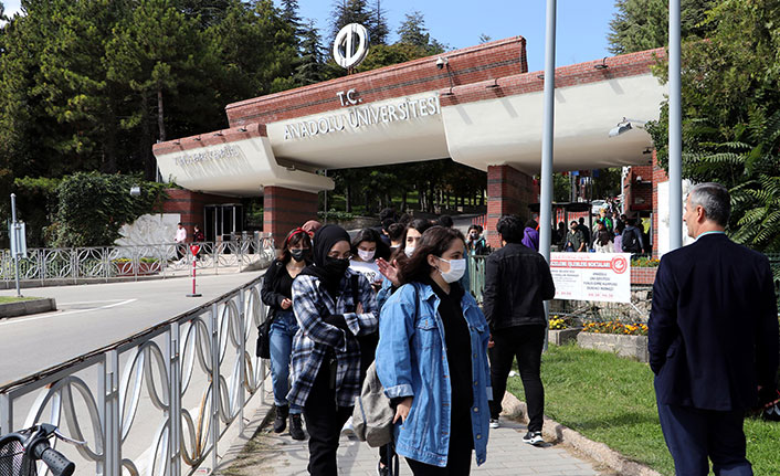 Üniversite öğrencileri zorunlu PCR testinin kalkmasından memnun