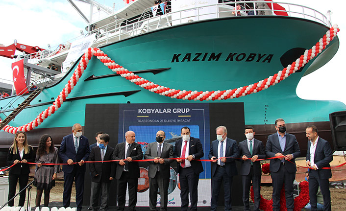 Dev balıkçı gemisi suya indirildi