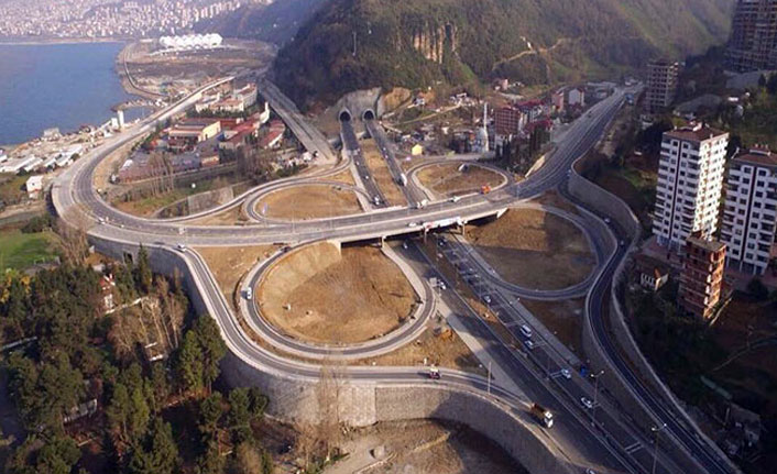 Akçaabat Yıldızlı mevkiinde yol çalışması