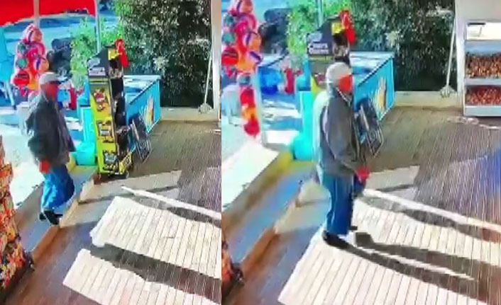 Yaşlı adamdan takdir toplayan hareket: Ayakkabılarını çıkardı!