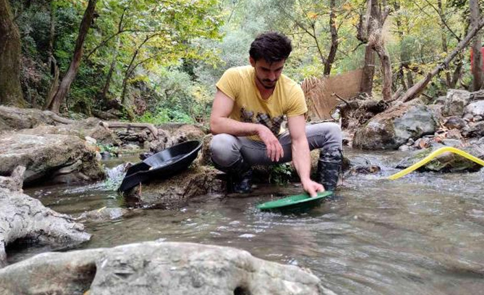 Dereden altın avlıyorlar! "Günde 15 gram bulduğumuz oldu"