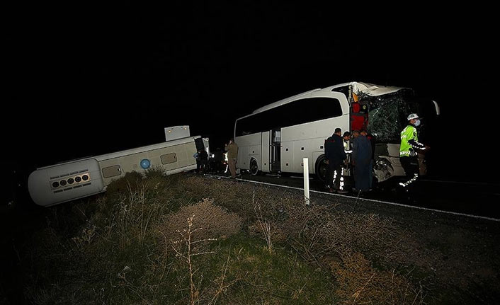 Nevşehir'de 81 ilden öğrencileri taşıyan iki otobüs kaza yaptı