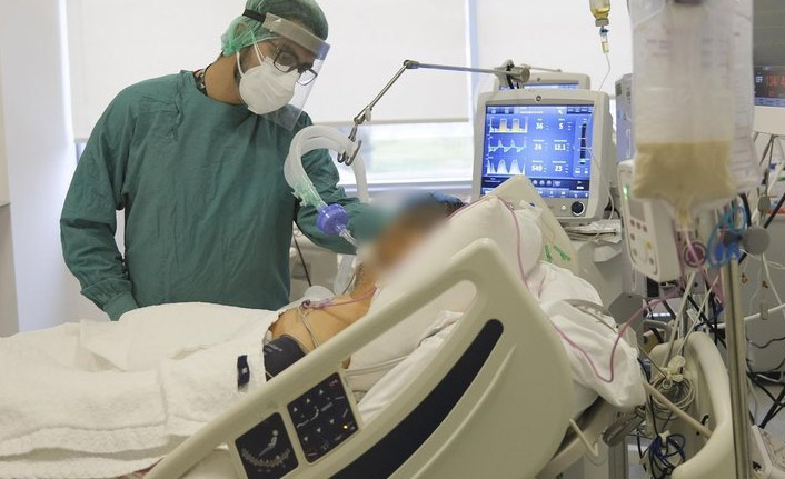 Bilim Kurulu üyesi uyarıyor! "Gençler arasında vakalar artıyor"