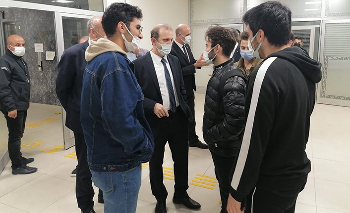 Rektörden öğrenci yurduna ziyaret