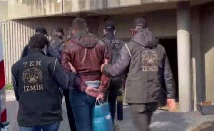 İzmir merkezli FETÖ operasyonunda 82 tutuklama