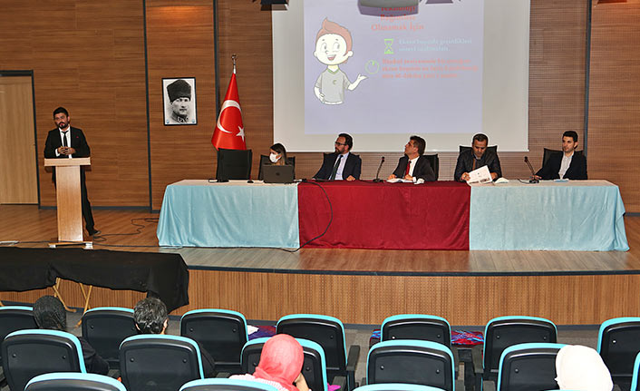 Trabzon'da "Teknoloji Bağımlılığı" paneli