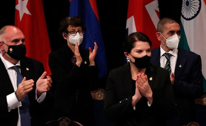 Uğur Şahin ve Özlem Türeci'ye İspanya'dan özel ödül