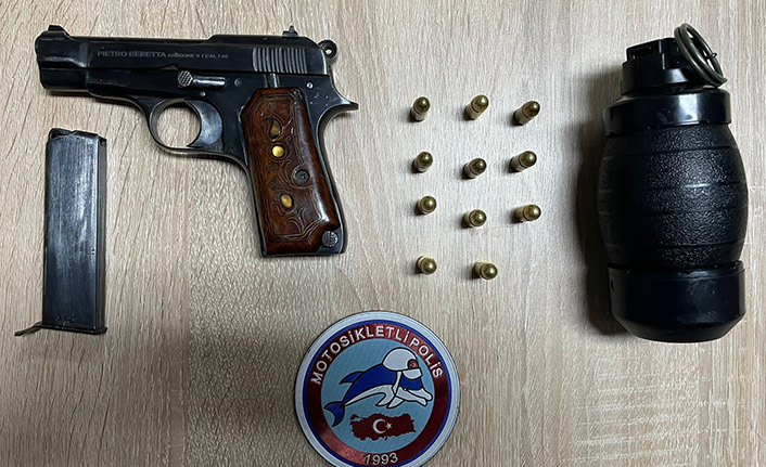 Trabzon’da ruhsatsız tabanca ve gaz bombası ele geçirildi