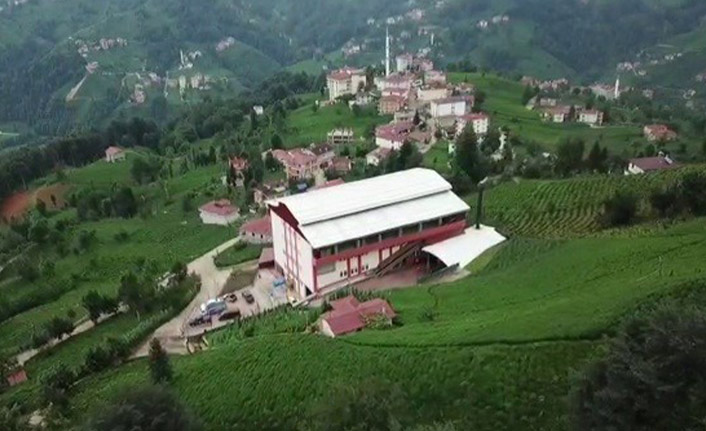 24 yaşında köyüne çay fabrikası kurdu