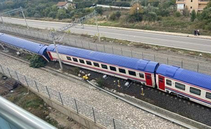 Kocaeli'nde tren kazası! Ekipler olay yerinde