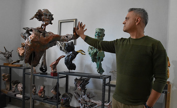 Karadeniz'den topluyor sanat eserine dönüştürüyor. 30 Ekim 2021