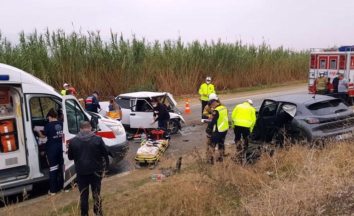 Otomobiller karşılıklı çarpıştı! 3 kişi öldü, 3 kişi yaralandı