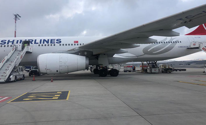 THY uçağına yıldırım isabet etti