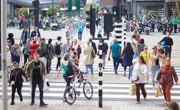 Hollanda'da tedbirler sıklaşıyor