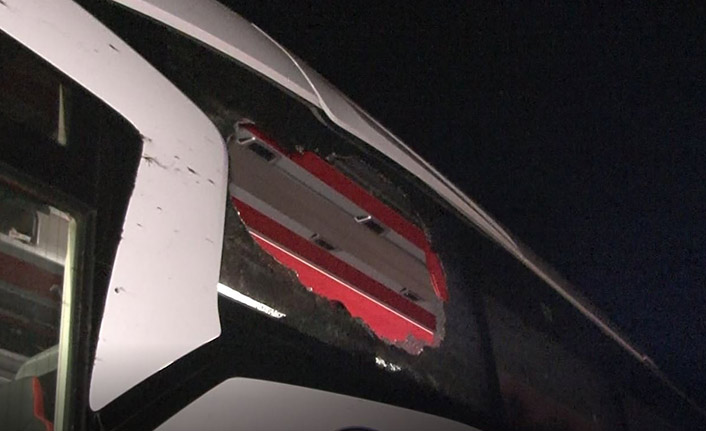 Otomobilin sıçrattığı taş yolcuyu yaraladı