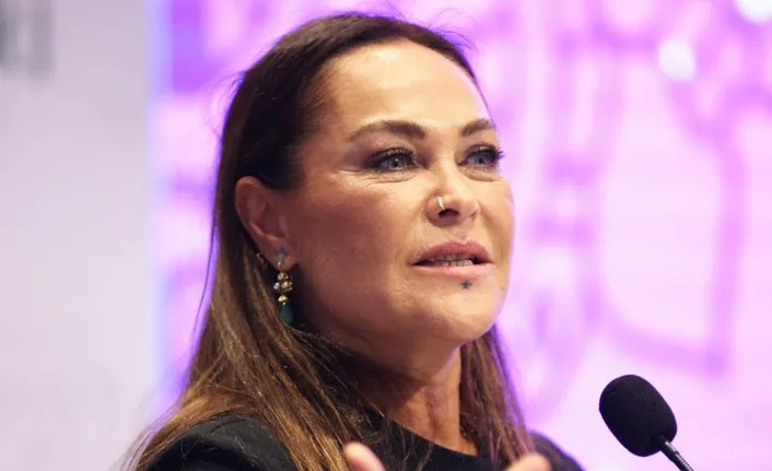 Hülya Avşar siyasete mi giriyor?