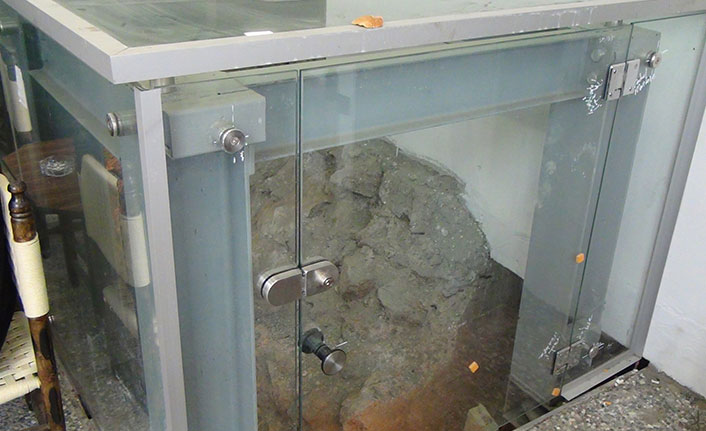 Trabzon'da 7 asırlık sur kalıntısına camekanlı koruma