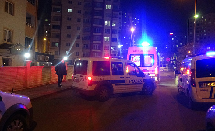 Tartıştığı kızı bıçaklayarak öldürdü