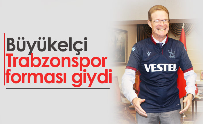 Büyükelçi Nikolaus Meyer-Landrut Trabzonspor forması giydi