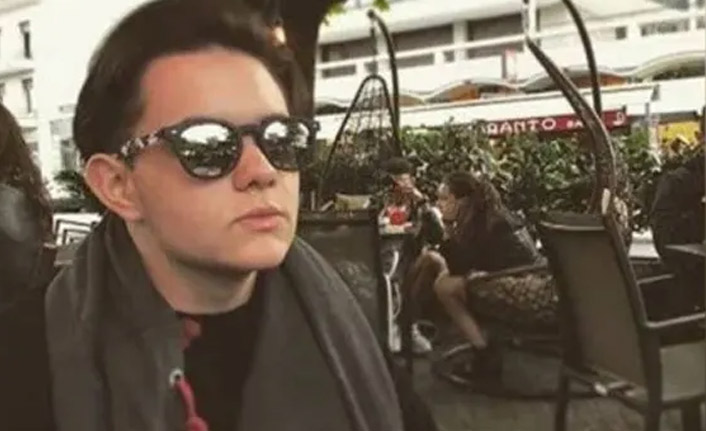 Sosyal medyadan yazdı, anne ve babasını öldürüp intihar etti!