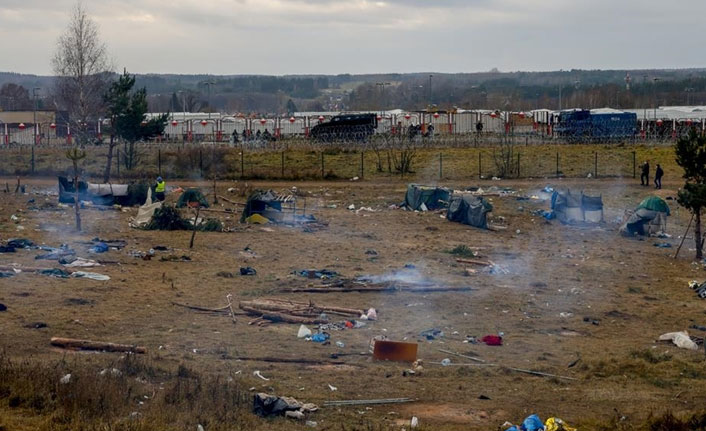 Göçmenler Belarus-Polonya sınırındaki kampı boşalttı