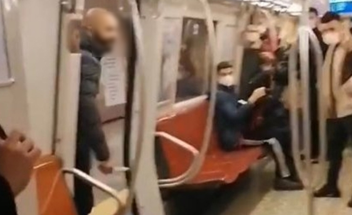 Metroda kadın yolcuya bıçak çekip hakaret eden zanlı tutuklandı