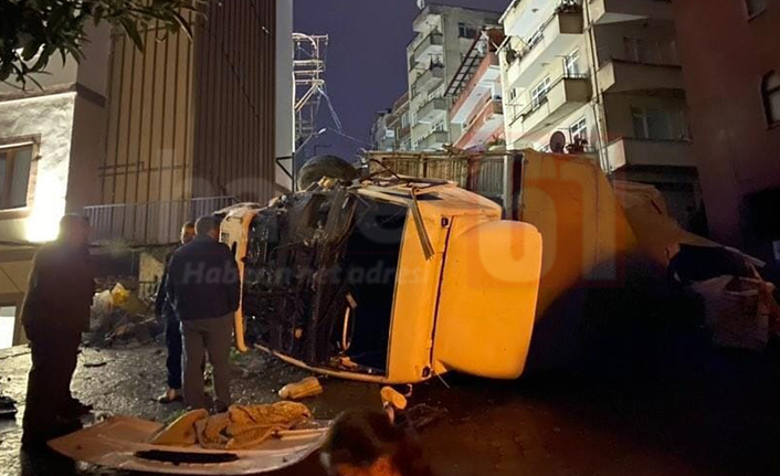 Trabzon’da Kaza! Tır devrildi