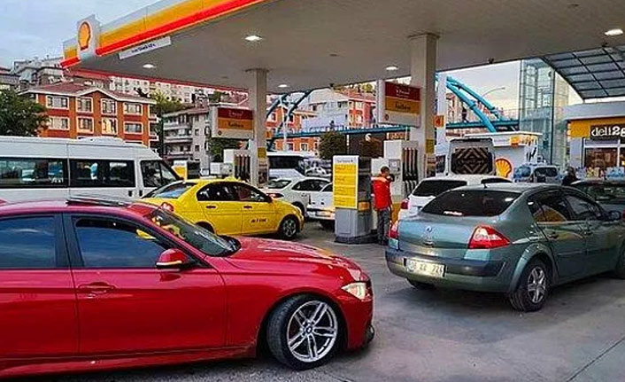 "Akaryakıt istasyonlarında kuyruğun sebebi zam değil araç fazlalığı"
