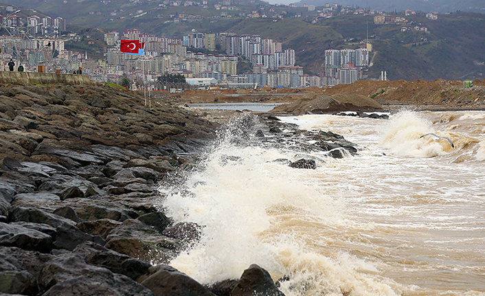 Doğu Karadeniz için fırtına uyarısı: Çatı uçması ve ulaşımda aksamalara dikkat