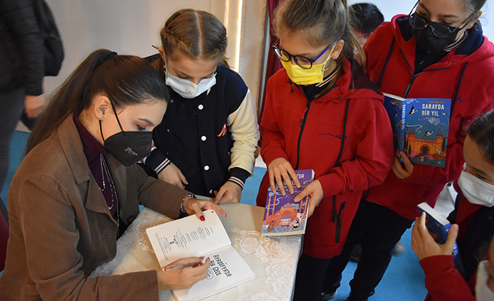 Yazar Rana Demiriz Trabzon'da öğrencilerle buluştu