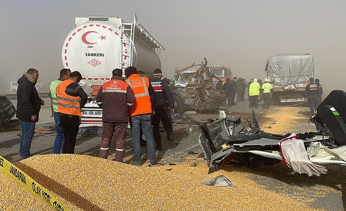 Konya'da kum fırtınası zincirleme kazaya neden oldu
