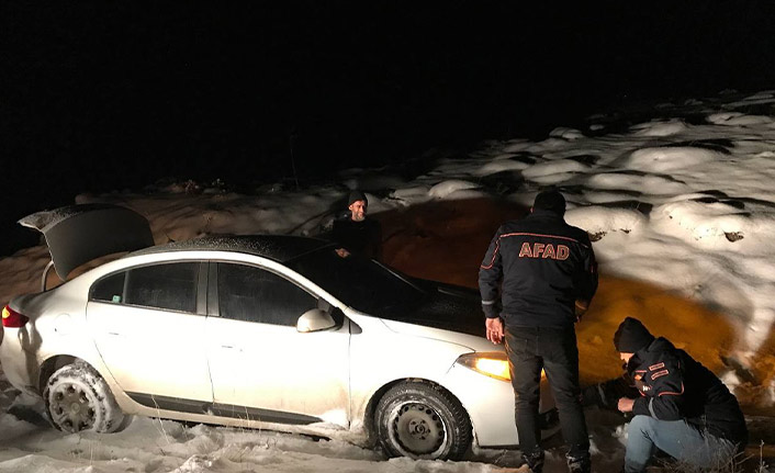 Kardan kapanan yolda mahsur kaldılar