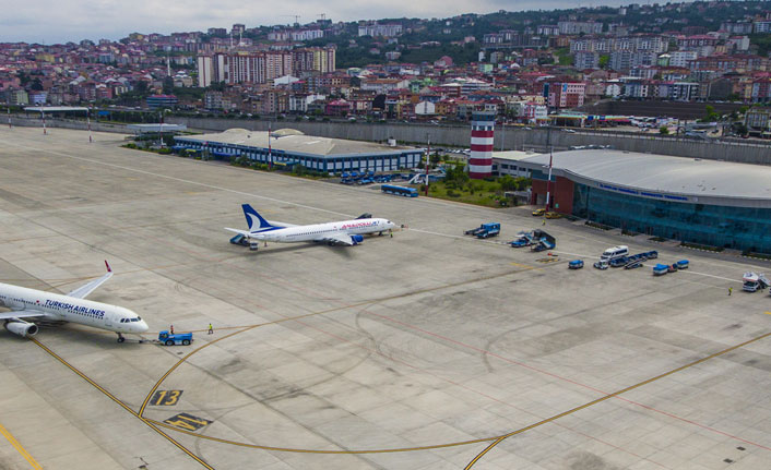 Trabzon Havalimanında hareketli dakikalar! Dumanlar yükseldi