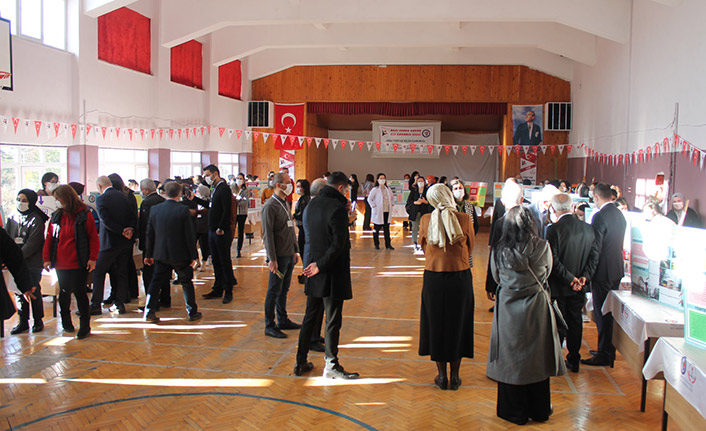 Adapazarı İlçe MEM'den "TÜBİTAK 4006 Bilim fuarı"